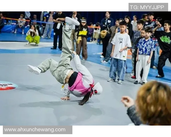 南京街舞队与北京街舞队赛后复盘分析团队配合与战术执行的精彩对决