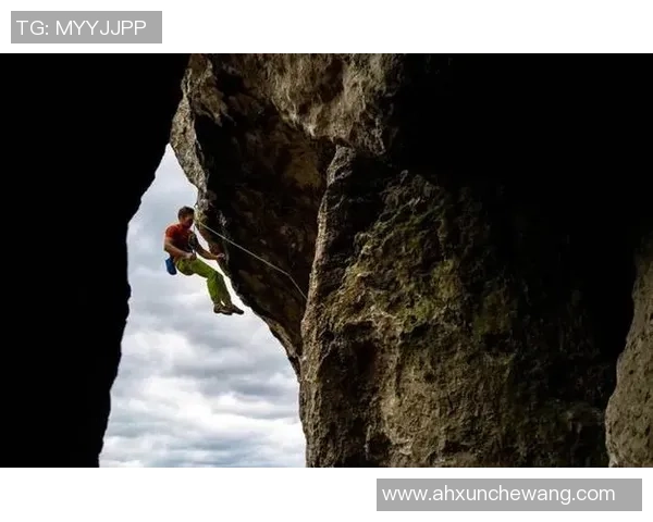 攀岩精神的力量:深入广州攀岩队员的心理素质与挑战解析 攀岩精神的力量:深入广州攀岩队员的心理素质与挑战解析